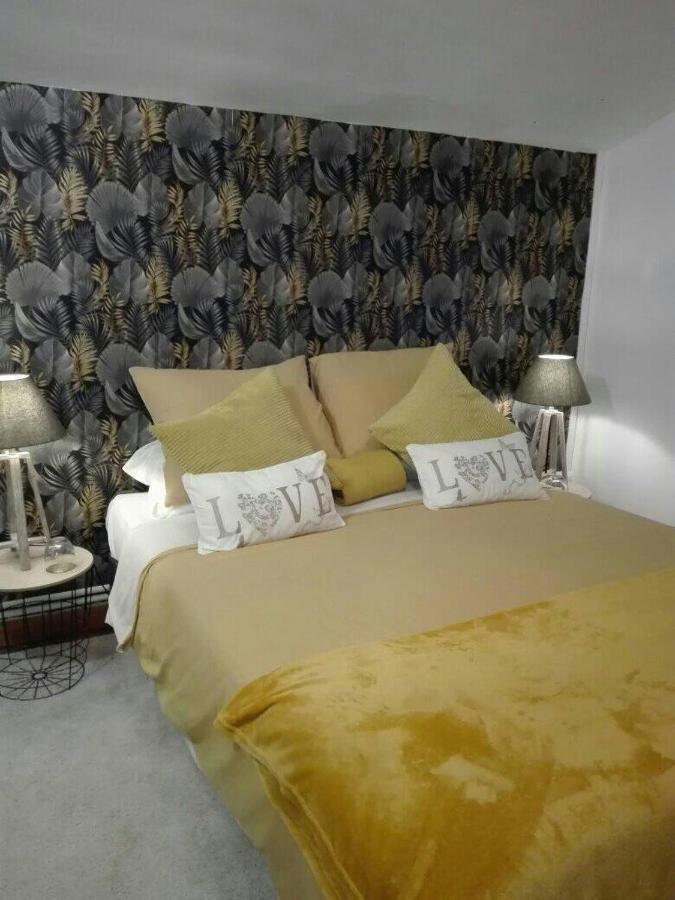 L'Esquilon Chambre D'Hote Bed and Breakfast Thiat Exteriör bild
